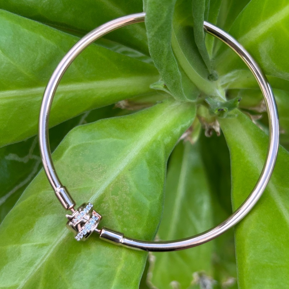 Pandora Moments Sparkling Shooting Star Clasp Rose Gold-Plated bangle bracelet